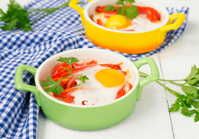 OVOS NO FORNO EM CAMA DE COURGETTE