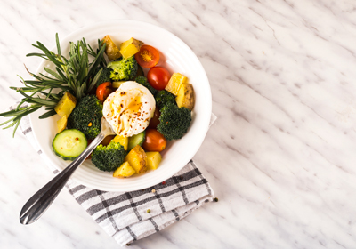 LEGUMES ESTUFADOS COM OVOS