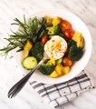 LEGUMES ESTUFADOS COM OVOS